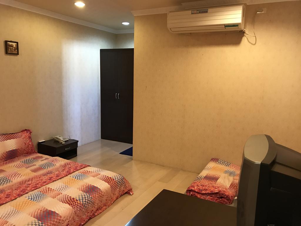 Hefeng Ting Homestay Хенгчун Экстерьер фото