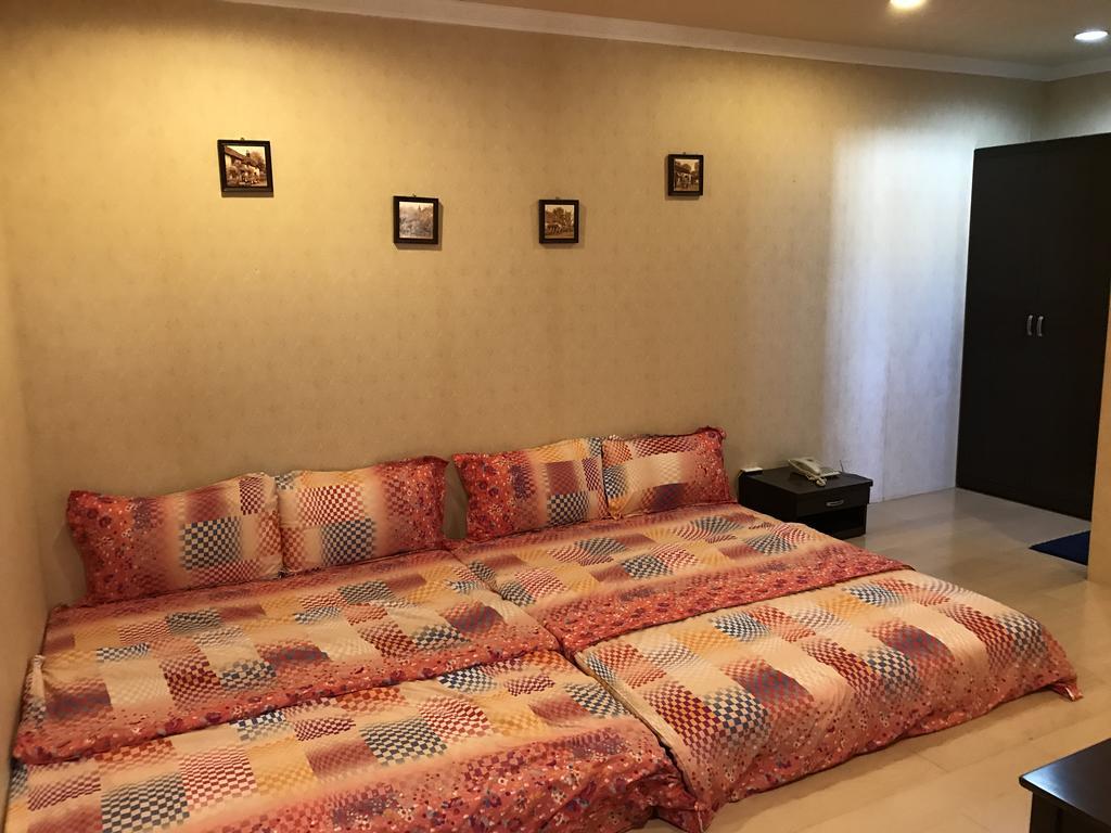 Hefeng Ting Homestay Хенгчун Экстерьер фото