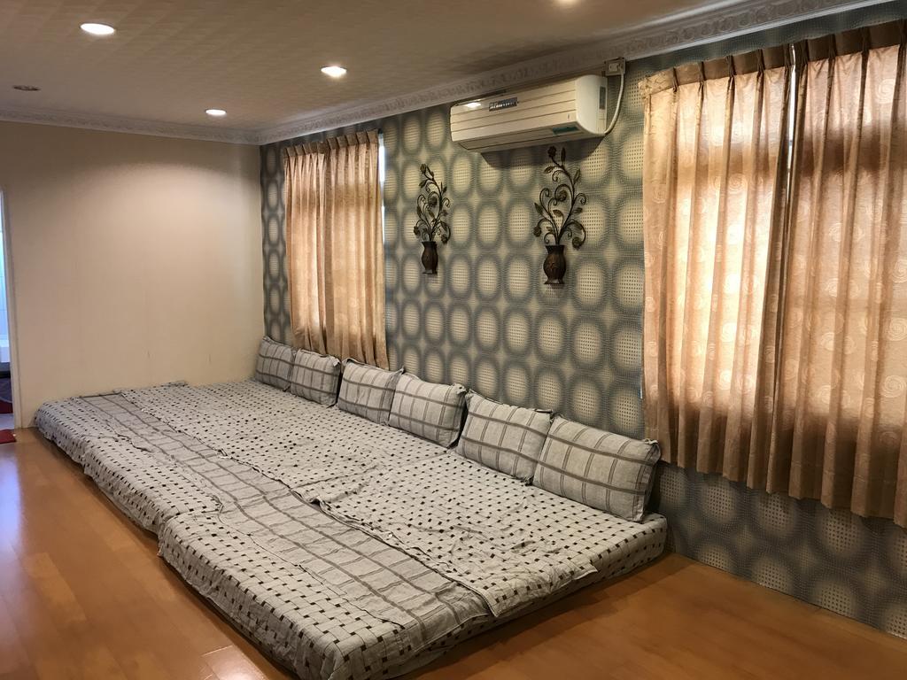 Hefeng Ting Homestay Хенгчун Экстерьер фото